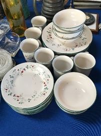 Pfaltzgraff set (31 pieces)
