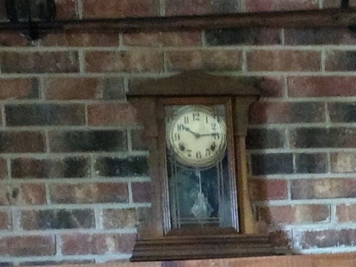 Working antique clock keeps perfect time 