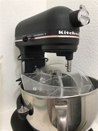 Top of the line Kitchenaid Professional 600 Mixer