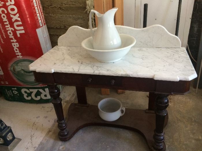 Washstand with water pitcher, bowl and chamberpot Meakin English Ironstone