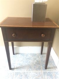 Mint inlaid table with one drawer