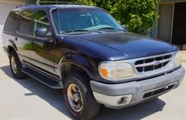 Front of the 2000 Explorer...runs well