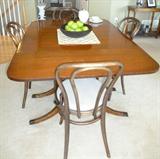 DUNCAN PHYFE TABLE W/3 LEAVES