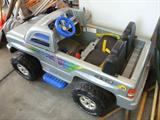 4X4 KIDS BATTERY TRUCK WORKS GREAT