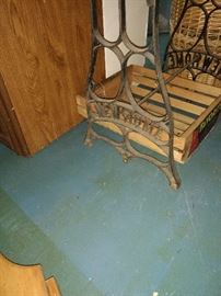 This piece has an enamel top!