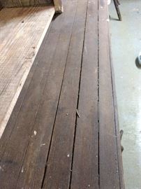 Here's that old farm table!!