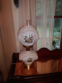 GONE WITH THE WIND VTG PUFFY LIONS HEAD FLORAL MILK-GLASS LAMP 