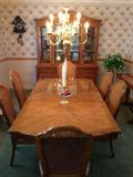 Dining room by Thomasville is a beautiful set in great condition.