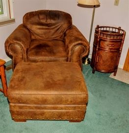 BROYHILL LEATHER LOUNGE CHAIR AND OTTOMAN