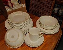 MAKASA DINNERWARE