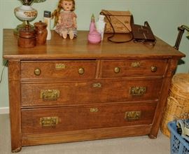 ANTIQUE CHEST OF DRAWS