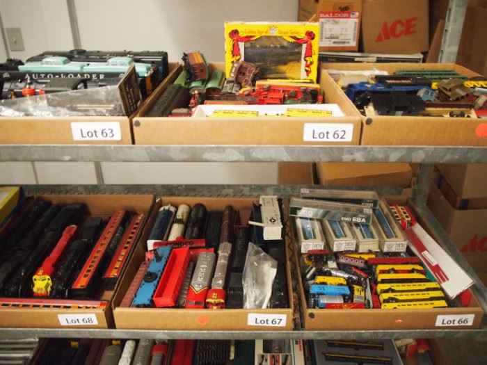 Variety of Model Trains & Accessories 