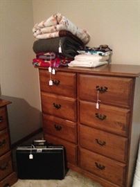 Deep Maple Chest, Blankets