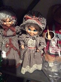 Look at these little cute grandma dolls