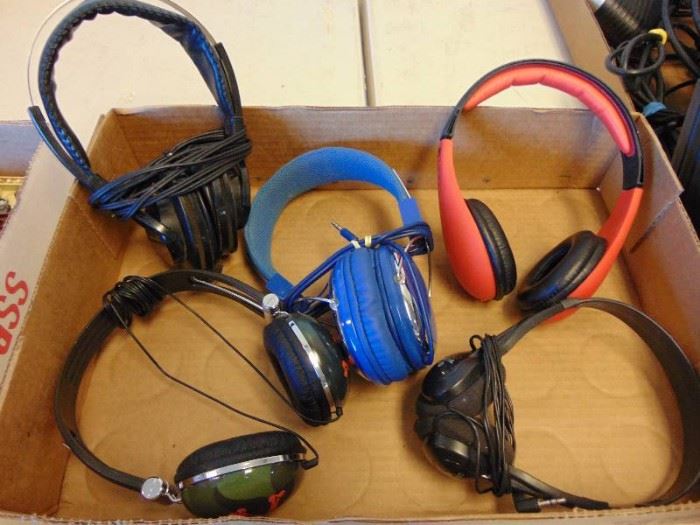 1 Lot of headphones.