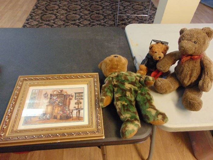 Lot of 3 teddy bears picture.