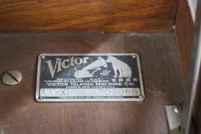 Victrola record player & records