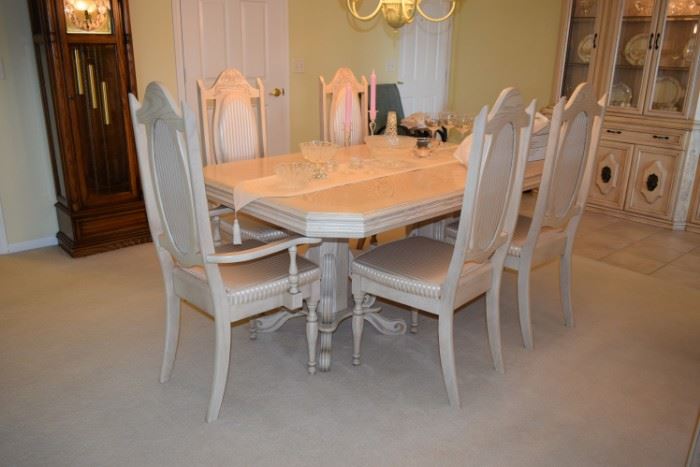 Dining Room Table & 6 Chairs, Home Decor