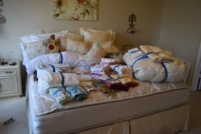 Linens & Pillows
