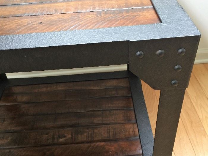 Industrial style table - metal corner detail