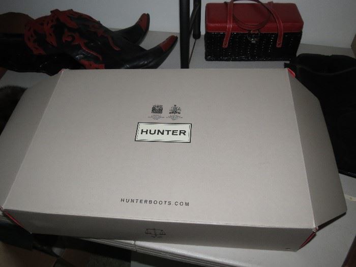 SIZE 10 HUNTER BOOTS NEW IN THE BOX.