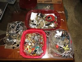 UNSORTED JEWELRY.
