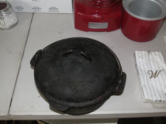 GRISWOLD DUTCH OVEN.  AS IS.