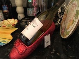 A Ruby Slipper to present the wine 🍷 with!