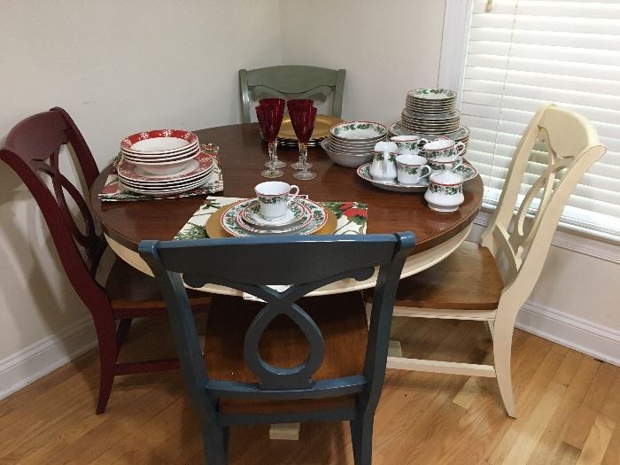 Great breakfast table with sturdy chairs 