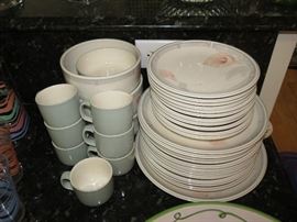 37 PIECES MISTY ISLE BY NORITAKE.