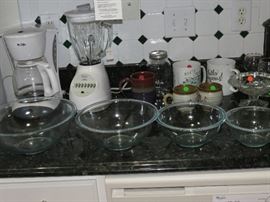 PYREX BOWL SET.