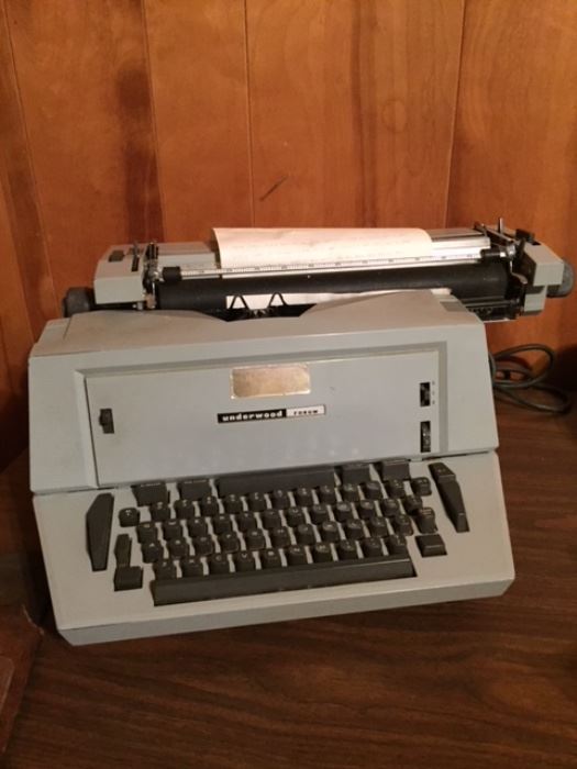 underwood electric typewriter