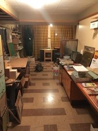 Lots of wood carving supplies and air brush supplies 