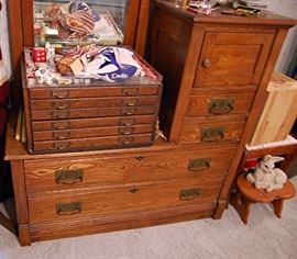 Antique Oak gentleman's hat box dresser