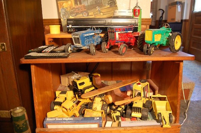 Many tractor toys