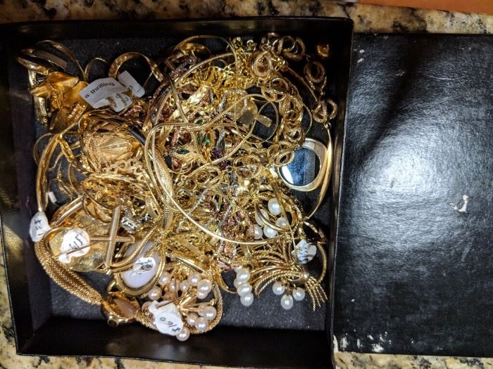 Scrap gold and gold jewelry