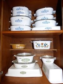 Vintage : Pyrex baking dish, Corning Ware Sets