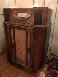 Old 1930's Wood Deco Radio Cabinet