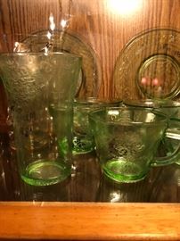 Green depression glass tumbler, Bowknot by Belmont Glass