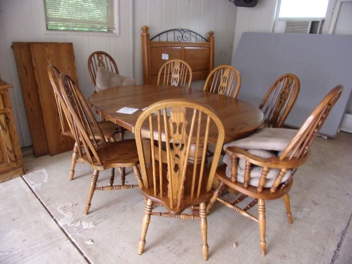One oak double pedestal with 6 oak side chairs and 2 captains chairs, 2 18 inch leaves, 