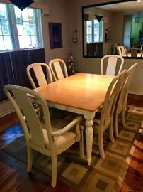 Dining Room Table with Six Chairs & two Leaves