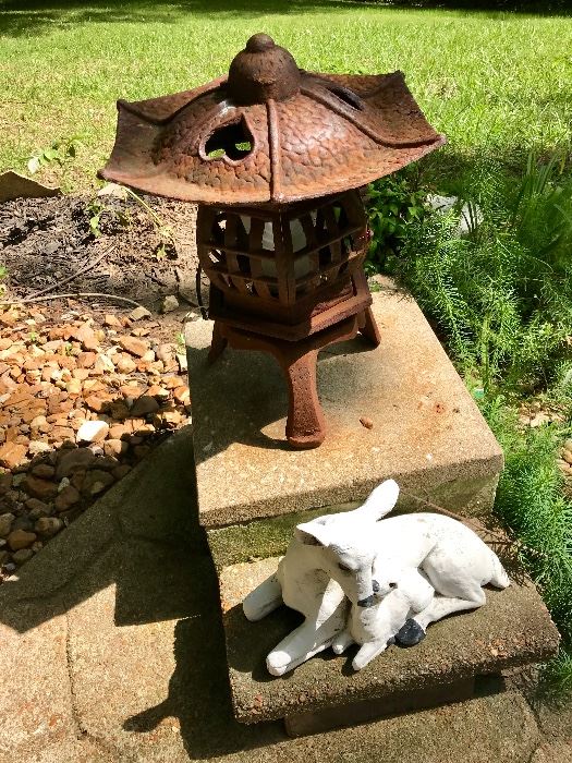 Lantern Pagoda, Deer Statue