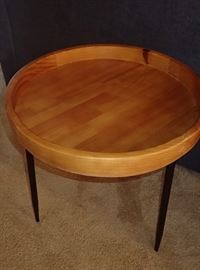 ROUND WOOD SIDE TABLE