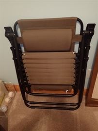 FOLDING CHAIR