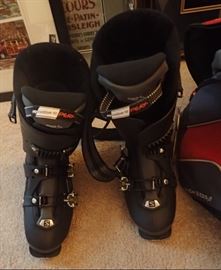 SKI BOOTS