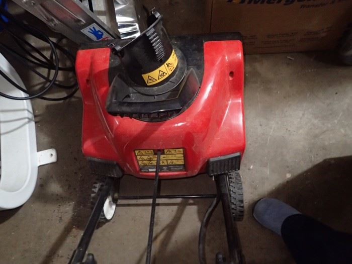 SNOW BLOWER