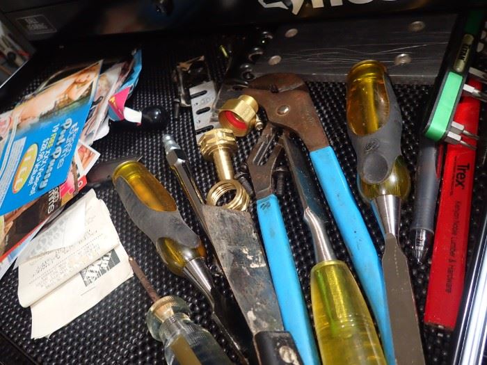 WE HAVE A GARAGE FULL THAT WE NEED TO UNPACK AND ORGANIZE WILL ADD PICTURES AS WE FIND STUFF.