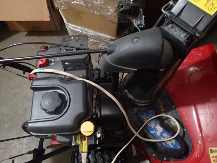 SNOWBLOWER NEW CONDITION TORO POWER MAX 726 OE /