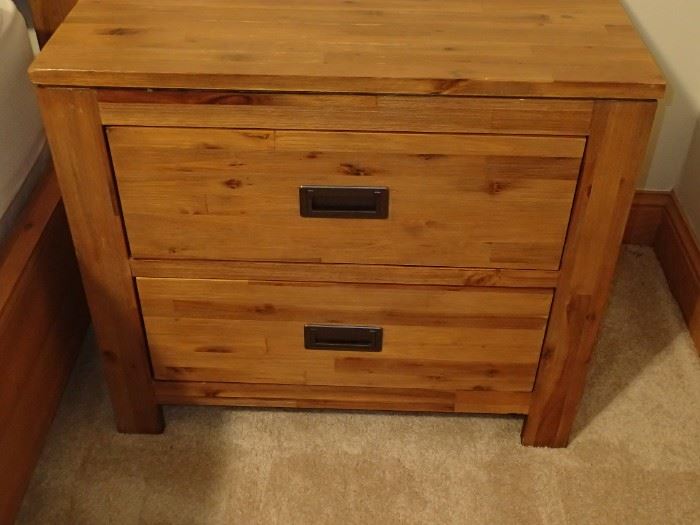THIS IS A GREAT BEDROOM SET KING BED & MATTRESS / END TABLES / DRESSER