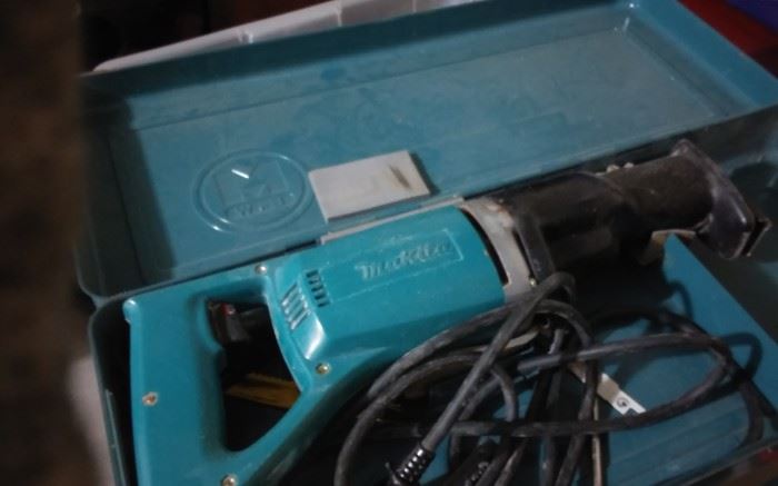 MAKITA SAW